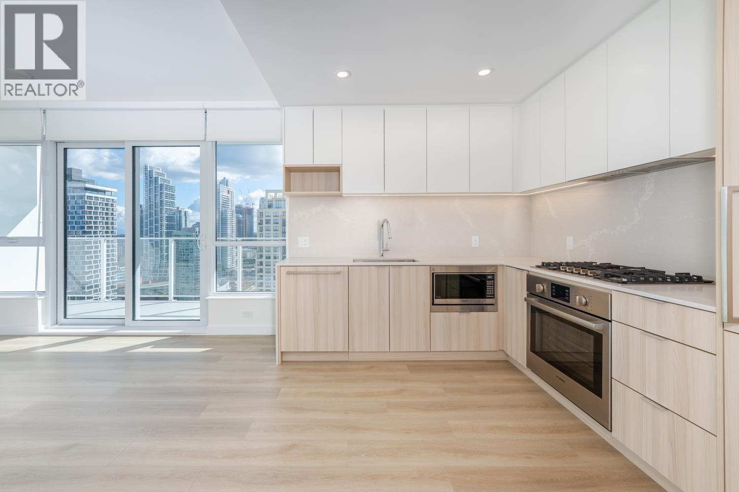 2304 6087 Wilson Avenue, Burnaby, British Columbia  V5H 0M1 - Photo 2 - R3101236