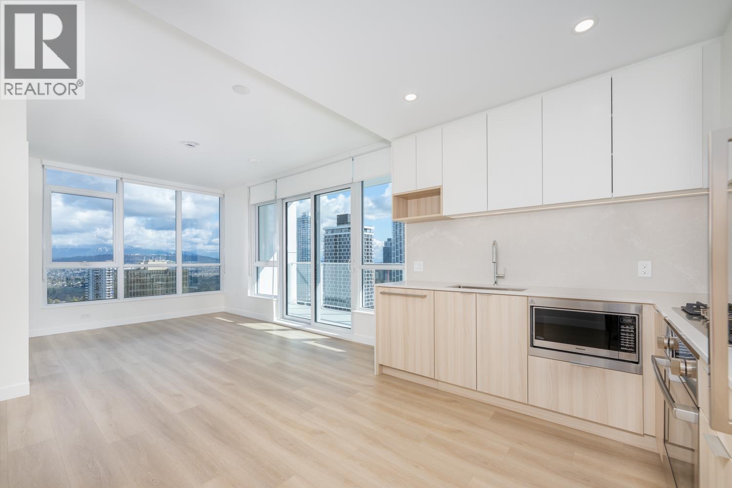 2304 6087 Wilson Avenue, Burnaby, British Columbia  V5H 0M1 - Photo 3 - R3101236