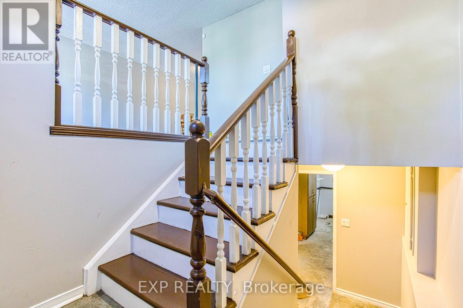 6548 Laguna Court, Niagara Falls, Ontario  L2H 2W3 - Photo 4 - X12916858