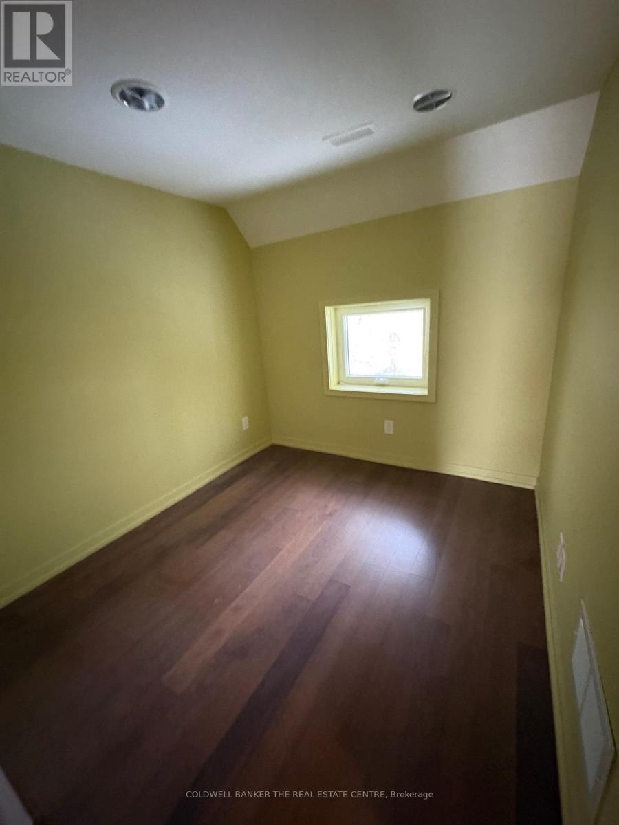 23 Bolton Avenue, Newmarket, Ontario  L3Y 2X3 - Photo 12 - N12916472