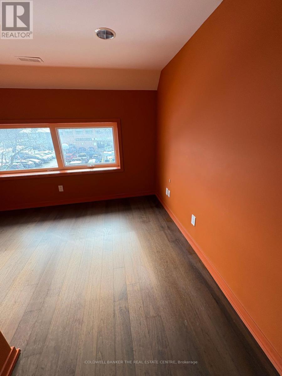 23 Bolton Avenue, Newmarket, Ontario  L3Y 2X3 - Photo 13 - N12916472