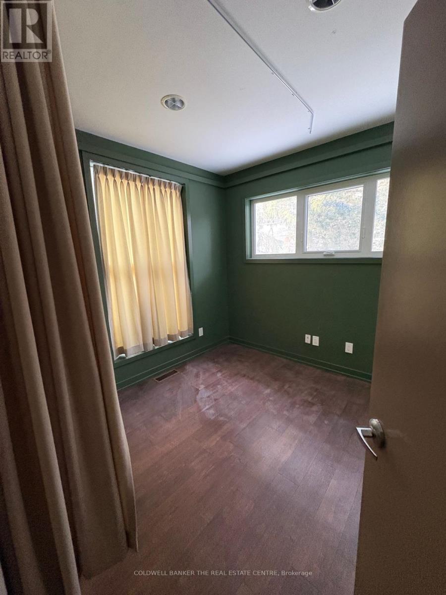 23 Bolton Avenue, Newmarket, Ontario  L3Y 2X3 - Photo 7 - N12916472