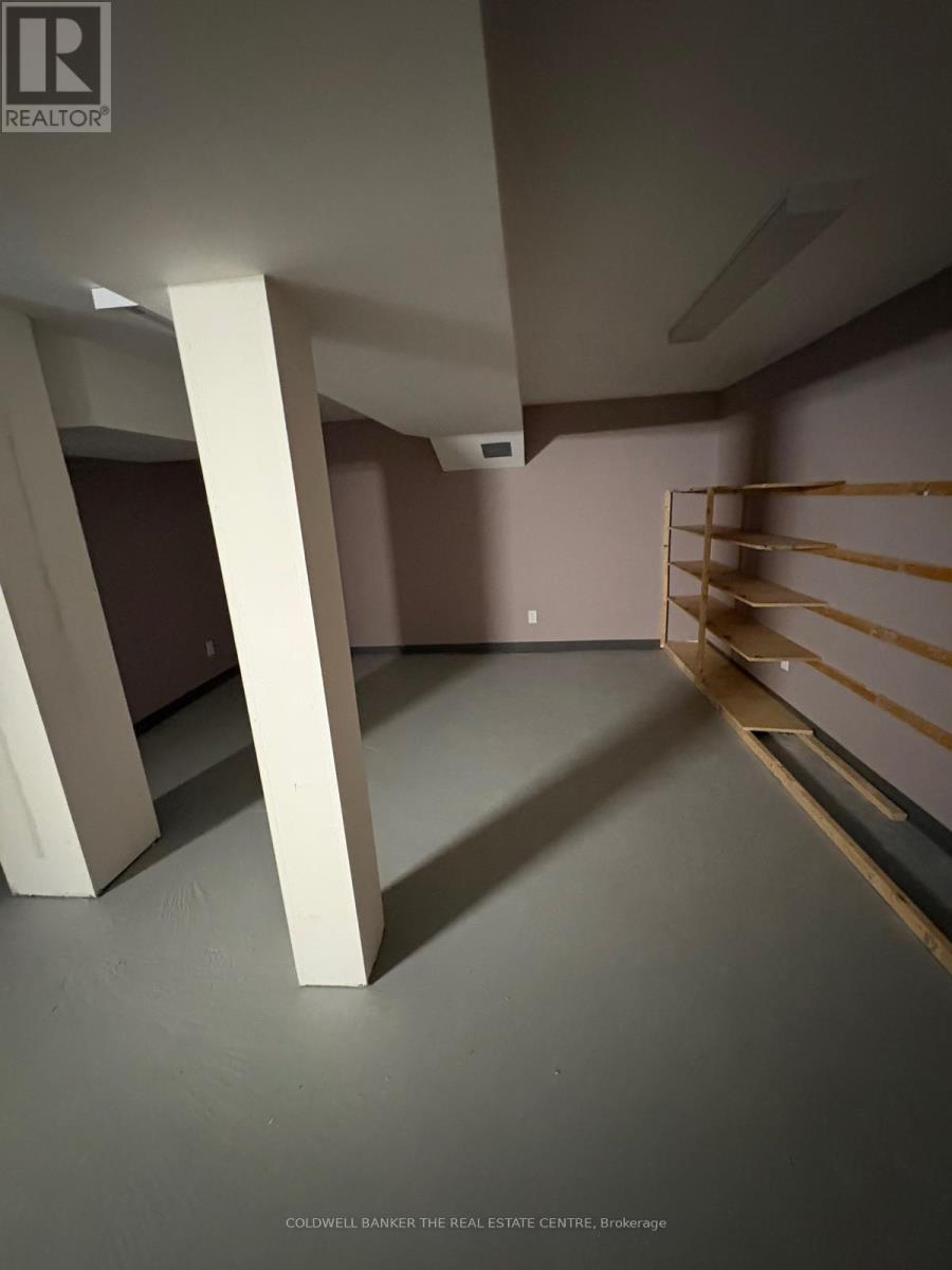 23 Bolton Avenue, Newmarket, Ontario  L3Y 2X3 - Photo 17 - N12916472