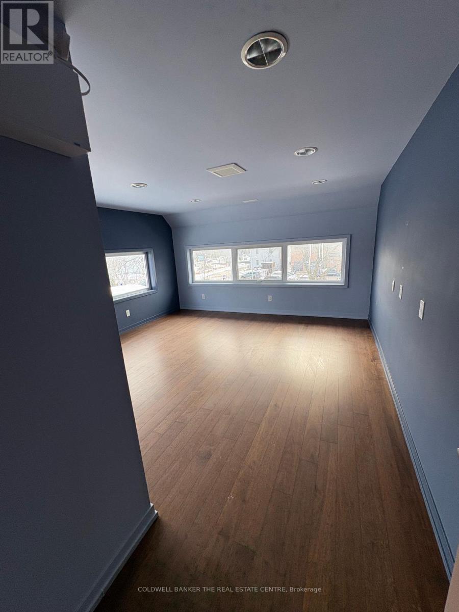 23 Bolton Avenue, Newmarket, Ontario  L3Y 2X3 - Photo 9 - N12916472