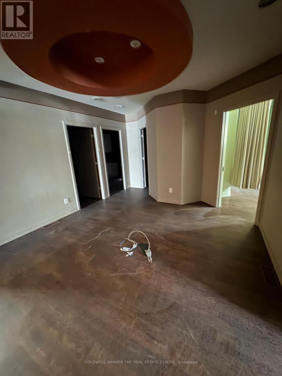 23 Bolton Avenue, Newmarket, Ontario  L3Y 2X3 - Photo 6 - N12916472