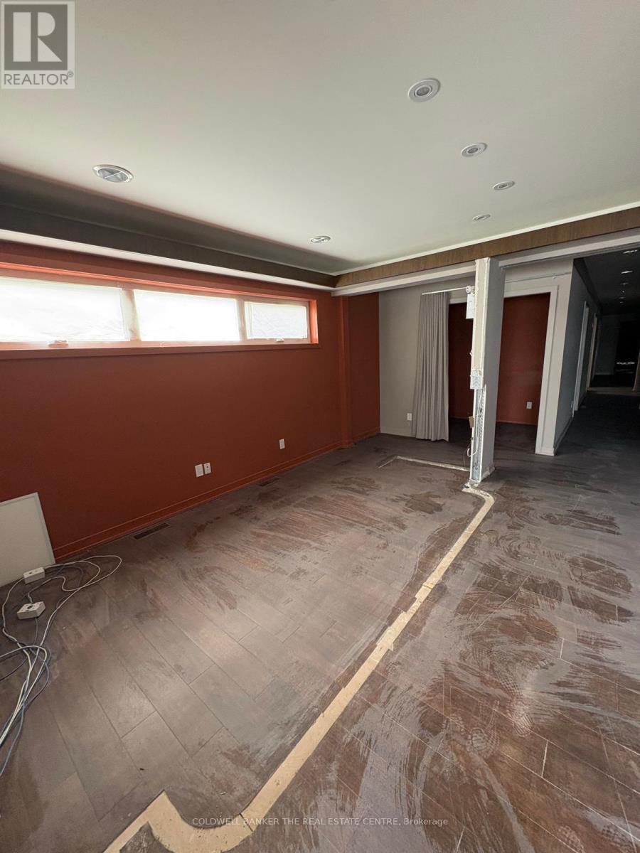 23 Bolton Avenue, Newmarket, Ontario  L3Y 2X3 - Photo 5 - N12916472