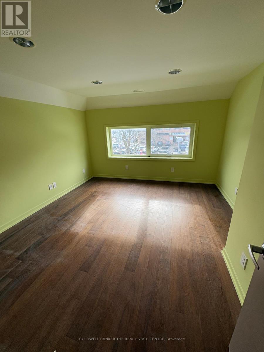 23 Bolton Avenue, Newmarket, Ontario  L3Y 2X3 - Photo 8 - N12916472