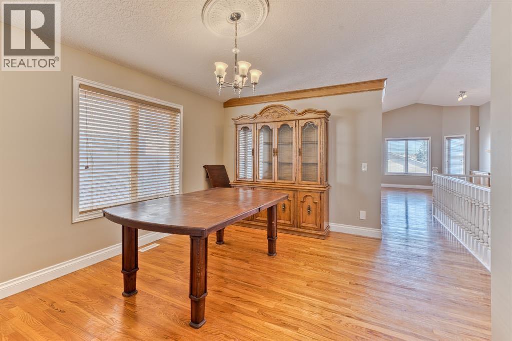 180 Hidden Vale Close Nw, Calgary, Alberta  T3A 5C7 - Photo 5 - A2285850