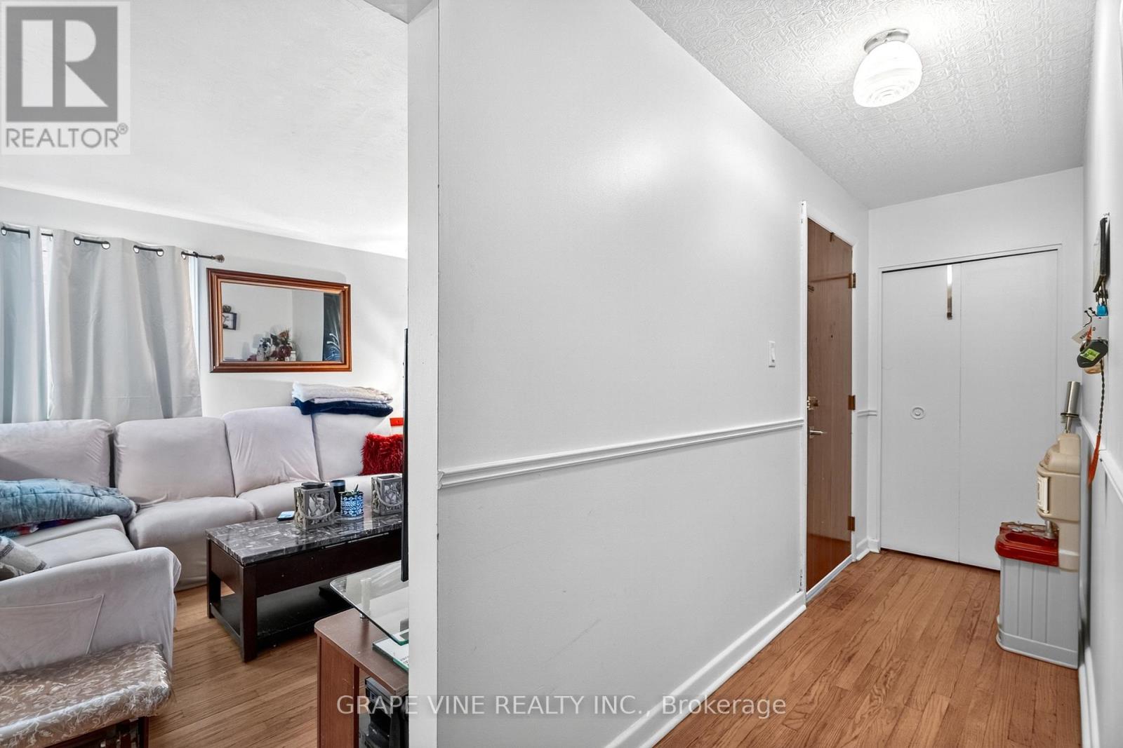 1098 Clyde Avenue, Ottawa, Ontario  K2C 1Y2 - Photo 4 - X12917018