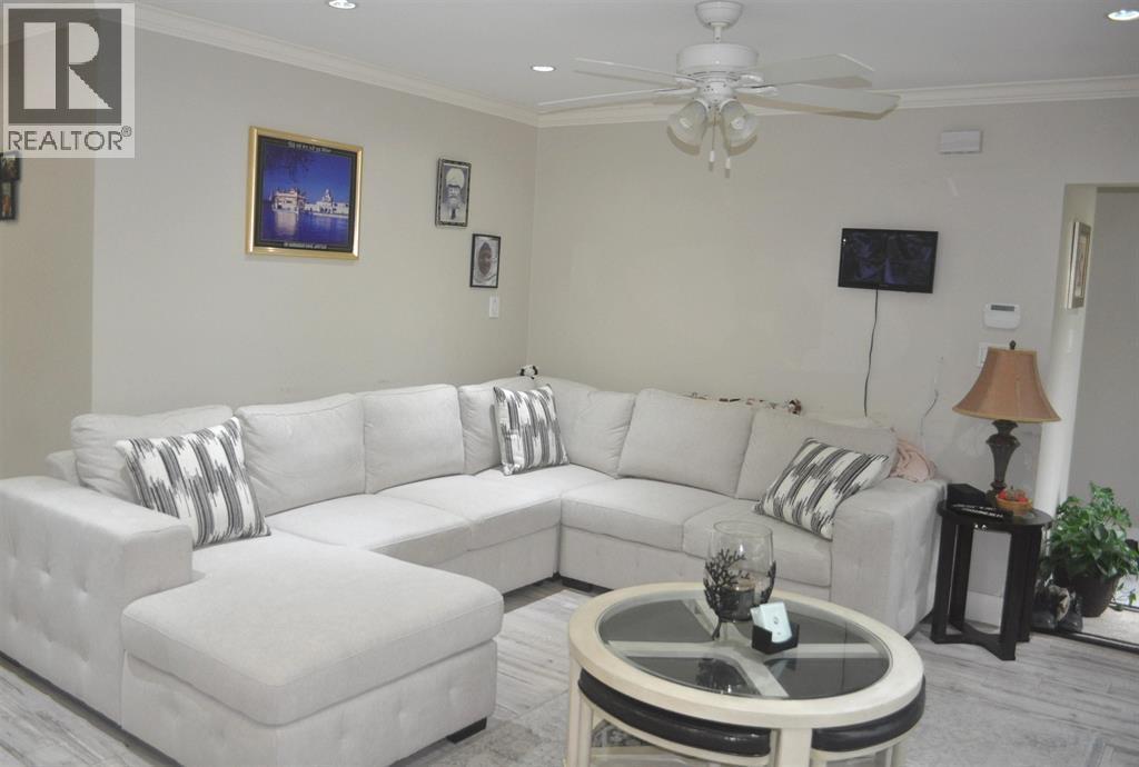 3796 Peter Street, Burnaby, British Columbia  V5J 1N4 - Photo 4 - R3102513