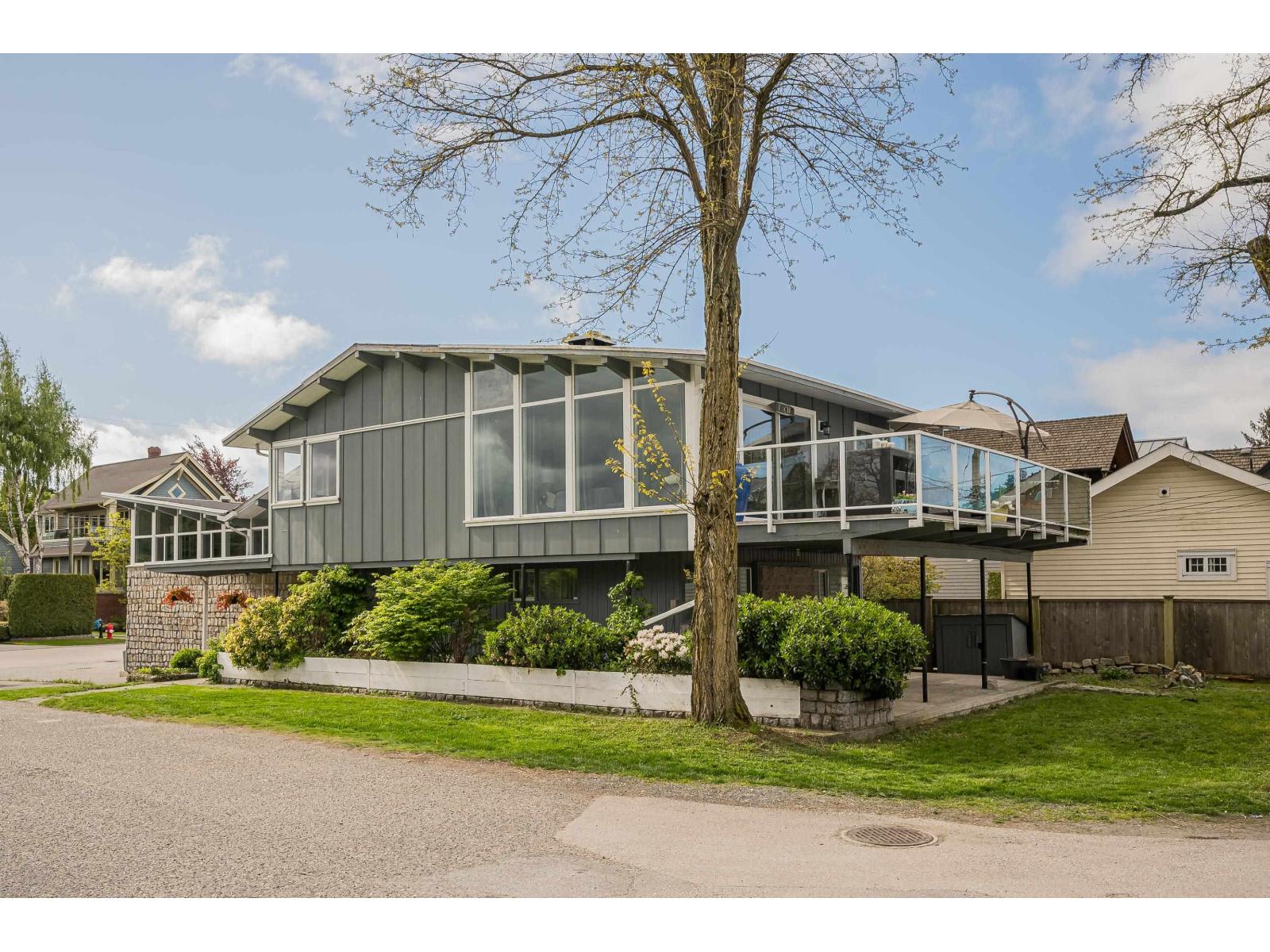 3099 MCBRIDE AVENUE, Surrey, British Columbia