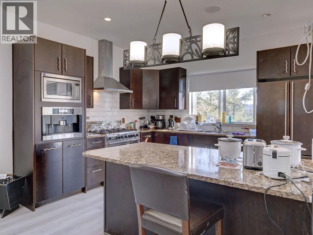 5628 Medusa Place, Sechelt, British Columbia  V0N 3A3 - Photo 12 - R3103261