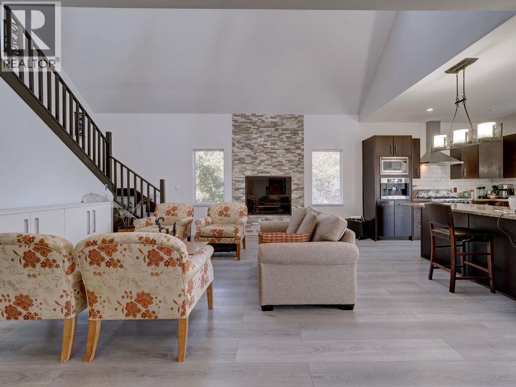 5628 Medusa Place, Sechelt, British Columbia  V0N 3A3 - Photo 9 - R3103261