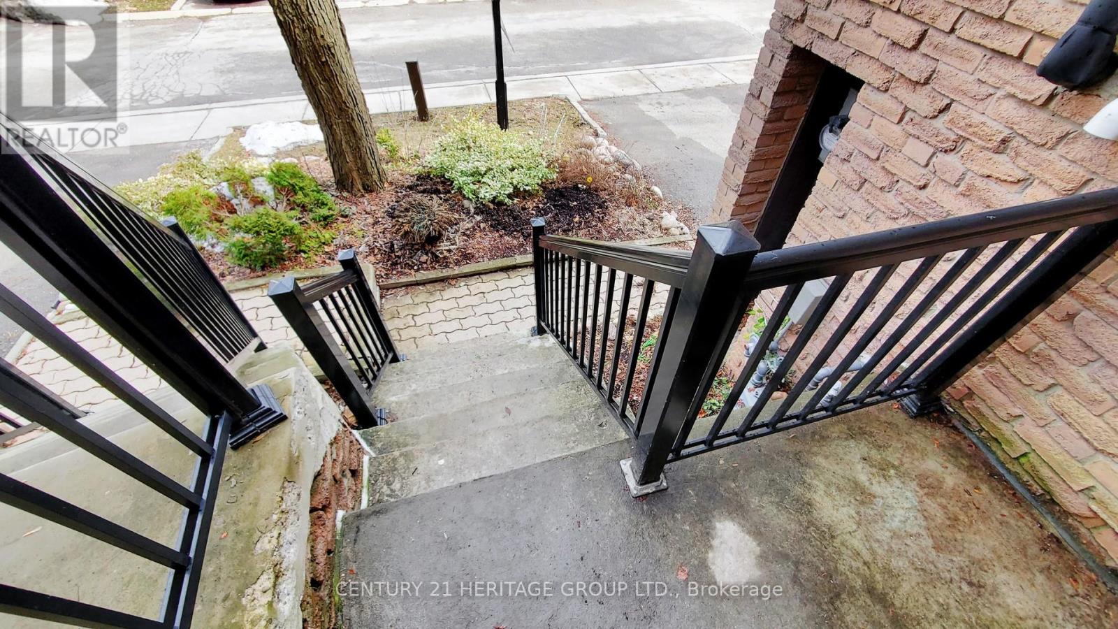 34 Dunkeld Way, Markham, Ontario  L3T 4Y9 - Photo 4 - N12916978