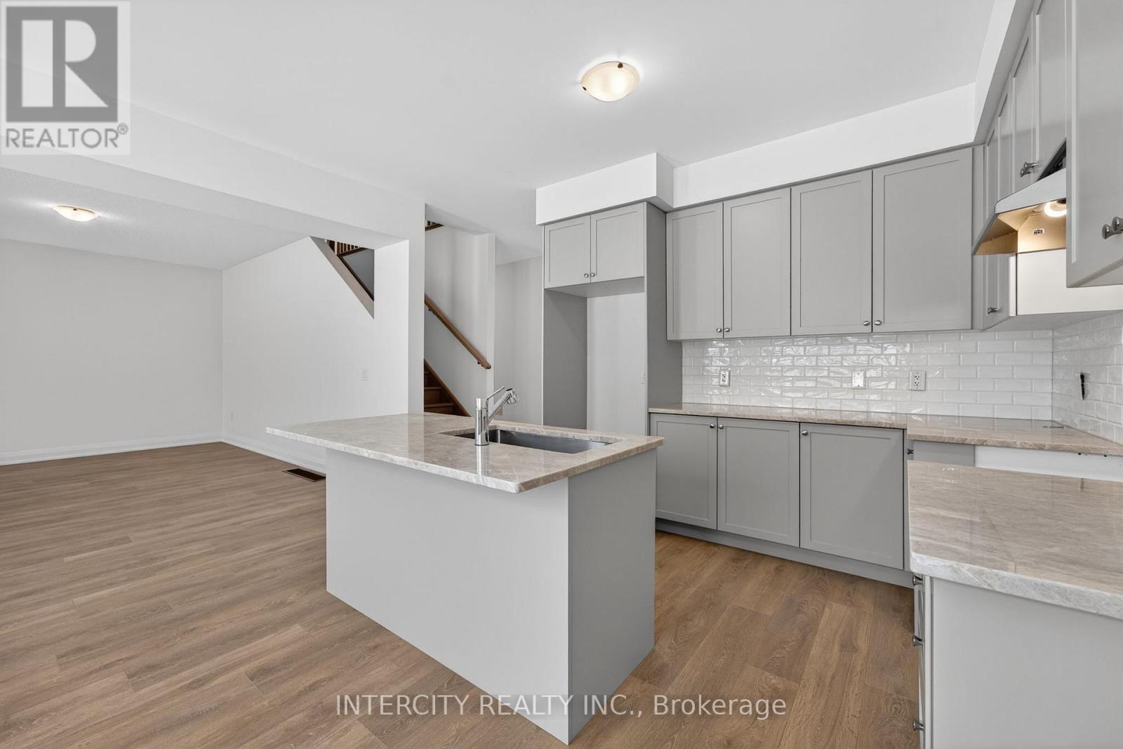 28 Legacy Circle, Wasaga Beach, Ontario  L9Z 0M5 - Photo 14 - S12916980