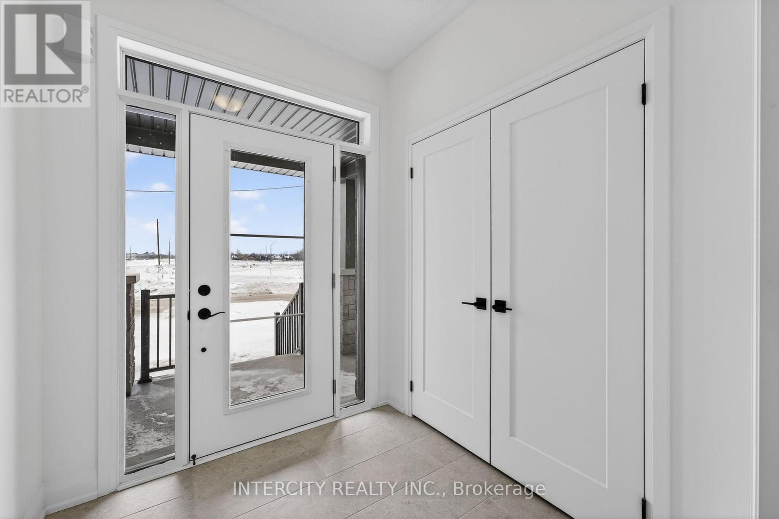 28 Legacy Circle, Wasaga Beach, Ontario  L9Z 0M5 - Photo 4 - S12916980