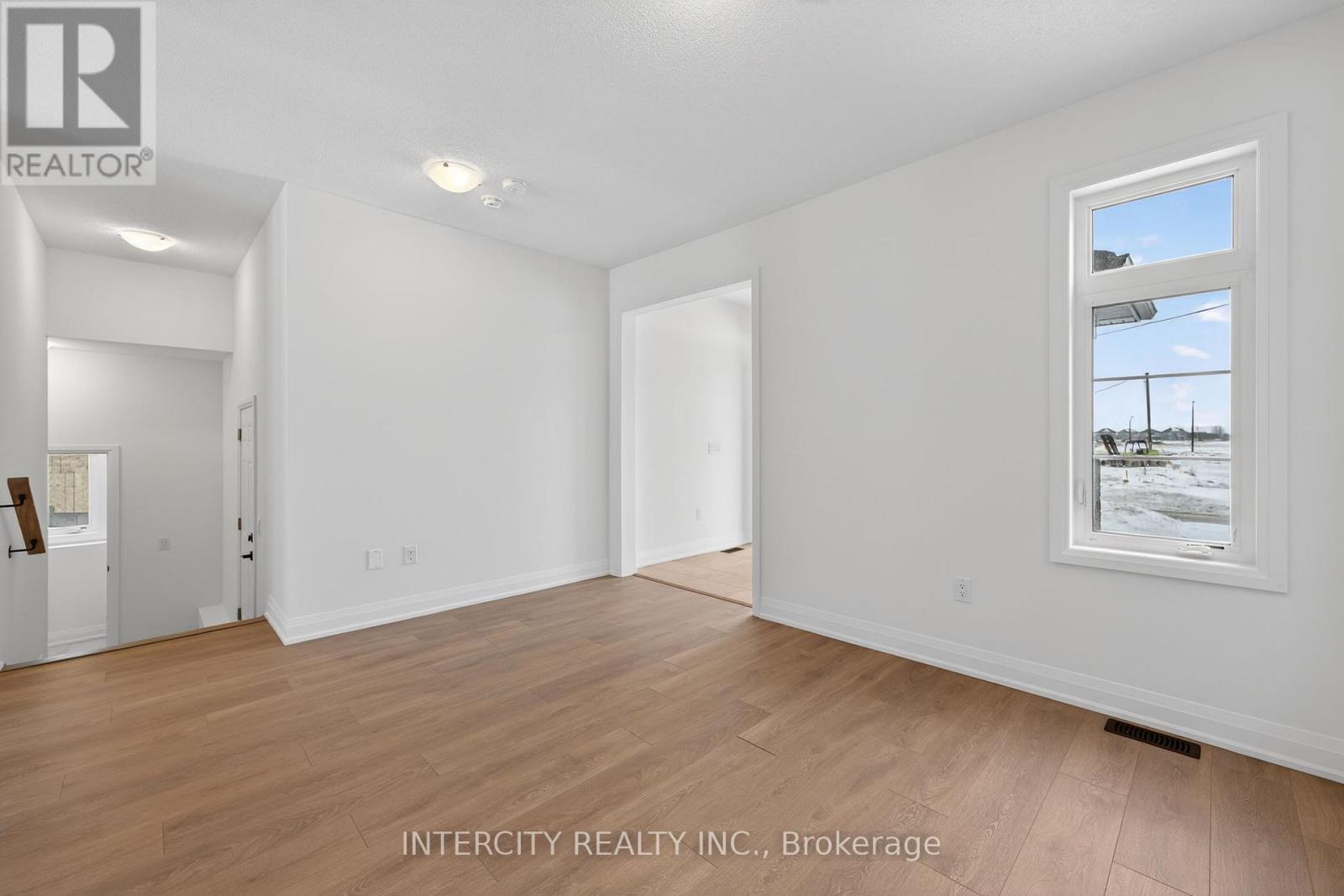 28 Legacy Circle, Wasaga Beach, Ontario  L9Z 0M5 - Photo 8 - S12916980