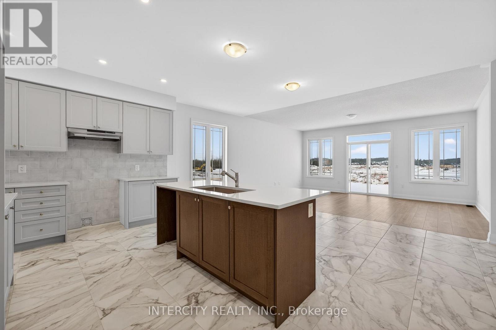 38 Legacy Circle, Wasaga Beach, Ontario  L9Z 0M5 - Photo 10 - S12916996