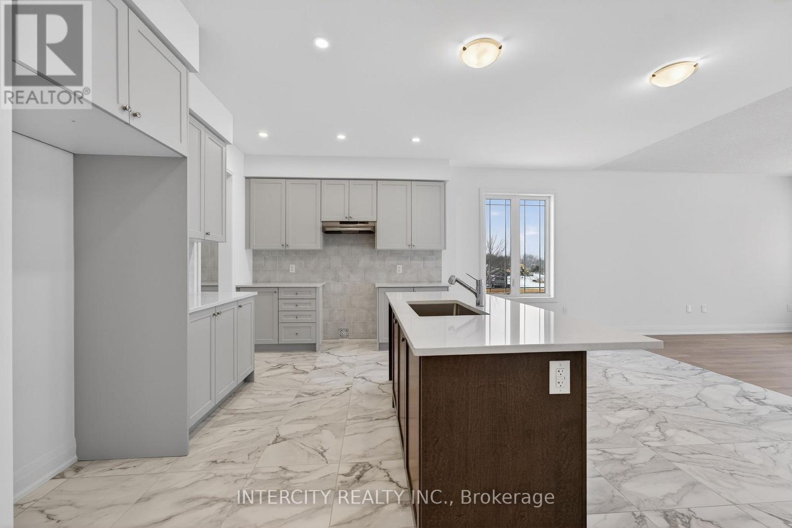 38 Legacy Circle, Wasaga Beach, Ontario  L9Z 0M5 - Photo 11 - S12916996