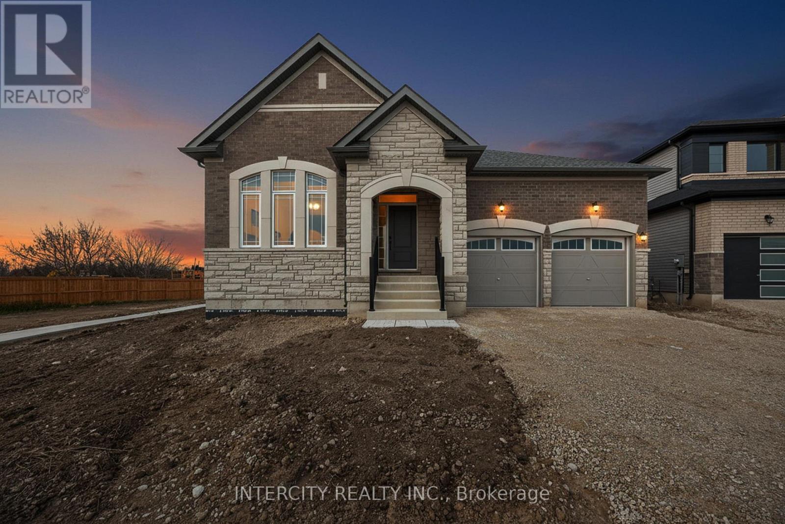 38 Legacy Circle, Wasaga Beach, Ontario  L9Z 0M5 - Photo 2 - S12916996