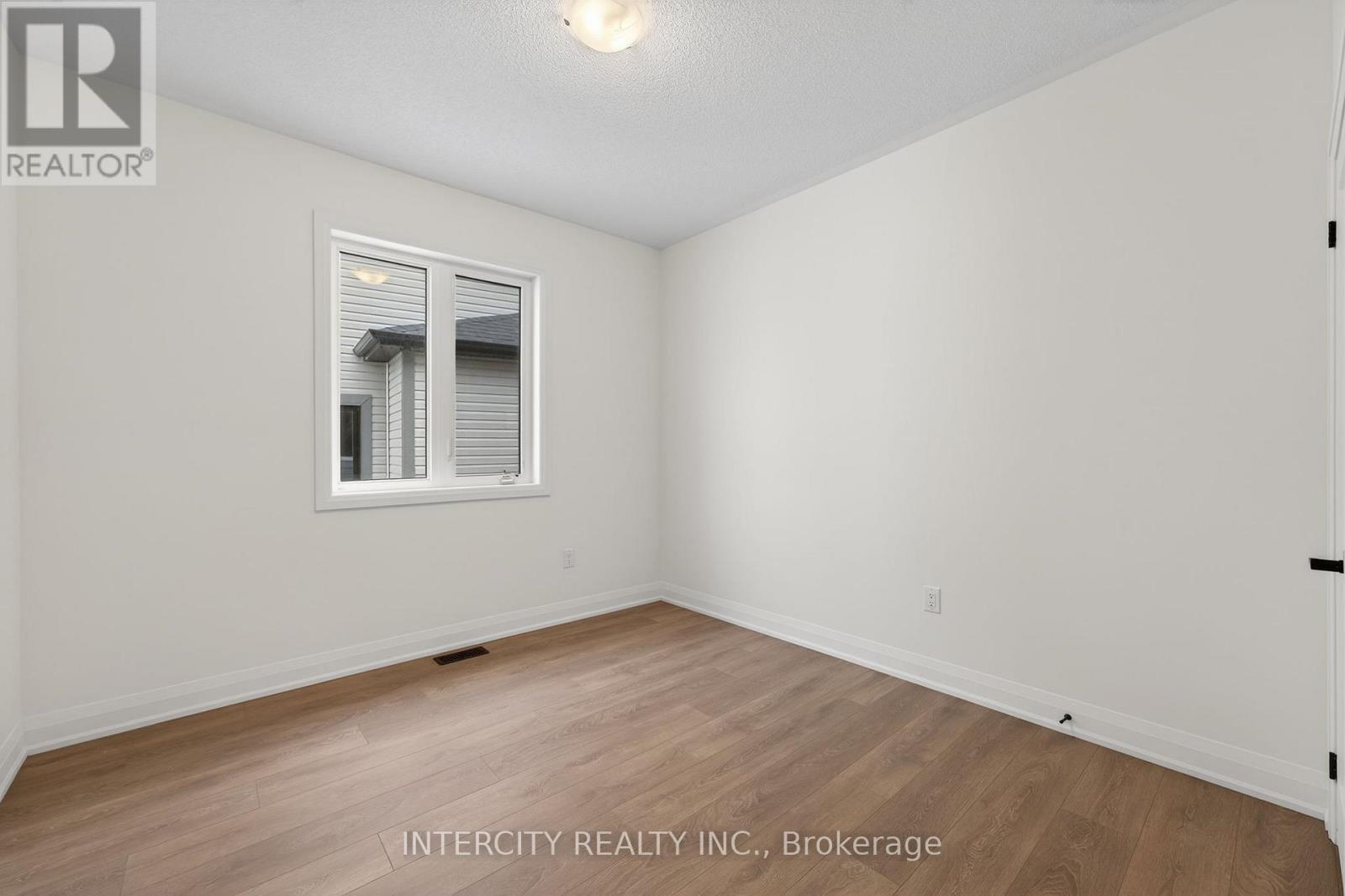 38 Legacy Circle, Wasaga Beach, Ontario  L9Z 0M5 - Photo 29 - S12916996