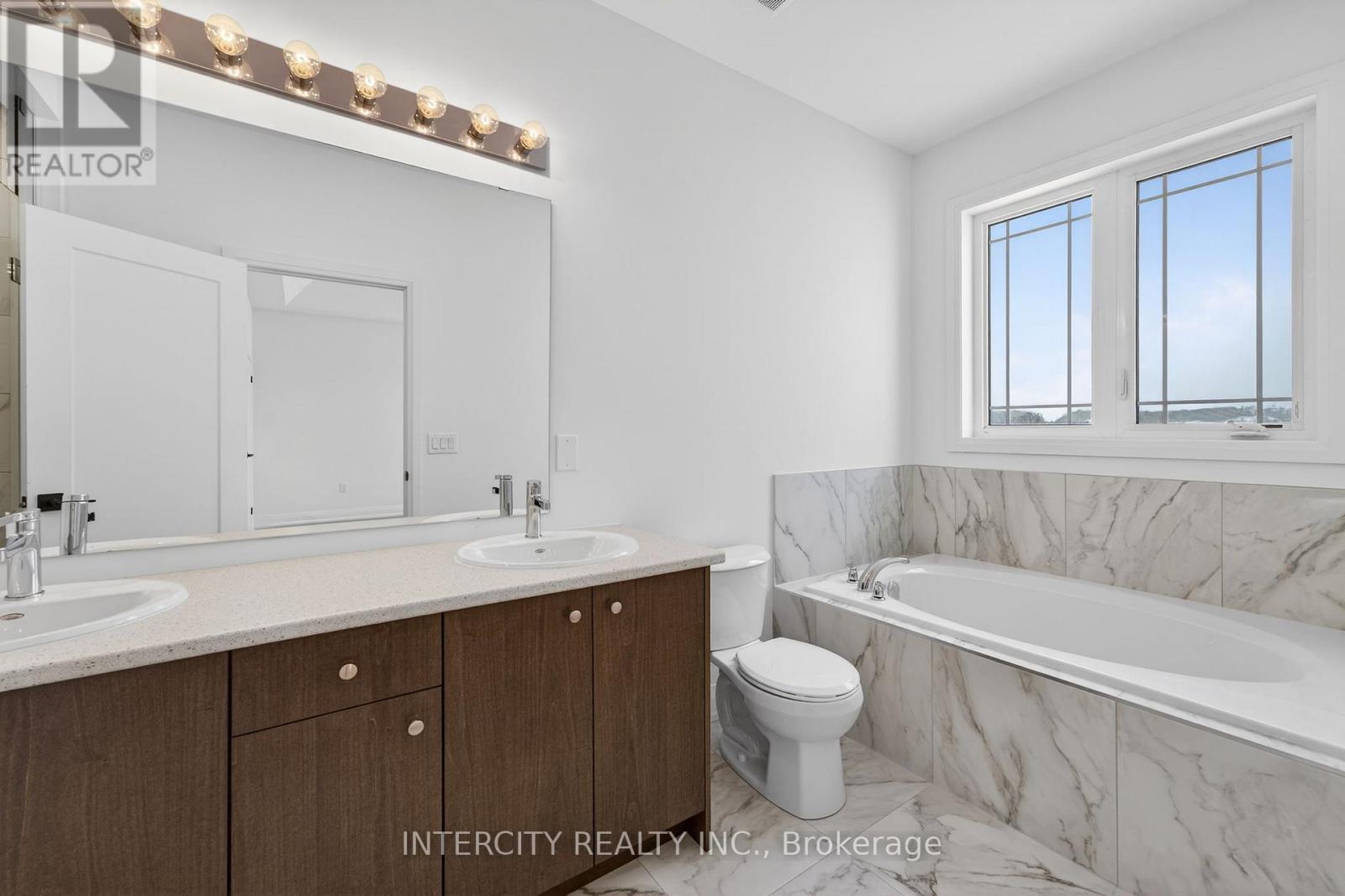 38 Legacy Circle, Wasaga Beach, Ontario  L9Z 0M5 - Photo 38 - S12916996