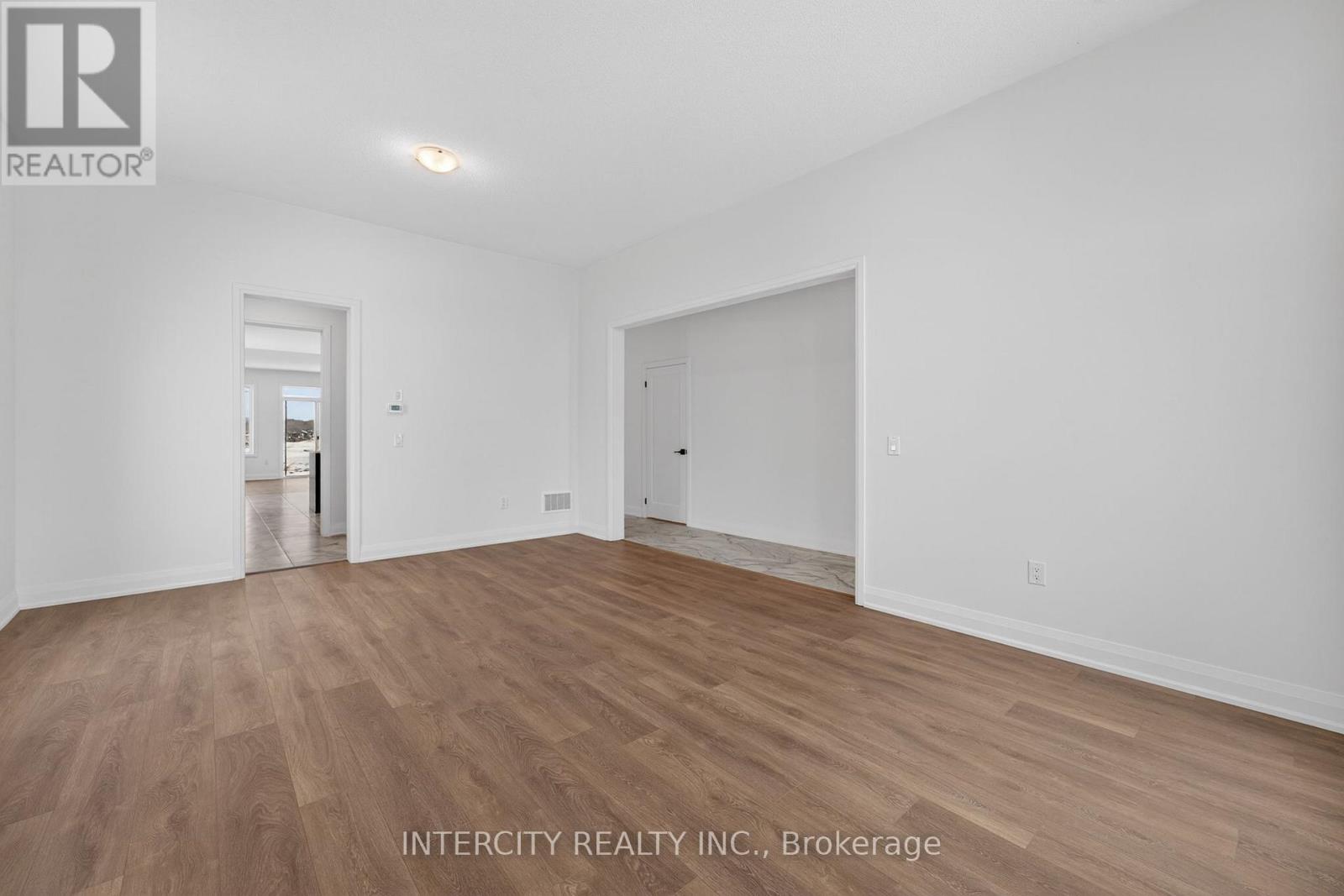 38 Legacy Circle, Wasaga Beach, Ontario  L9Z 0M5 - Photo 8 - S12916996