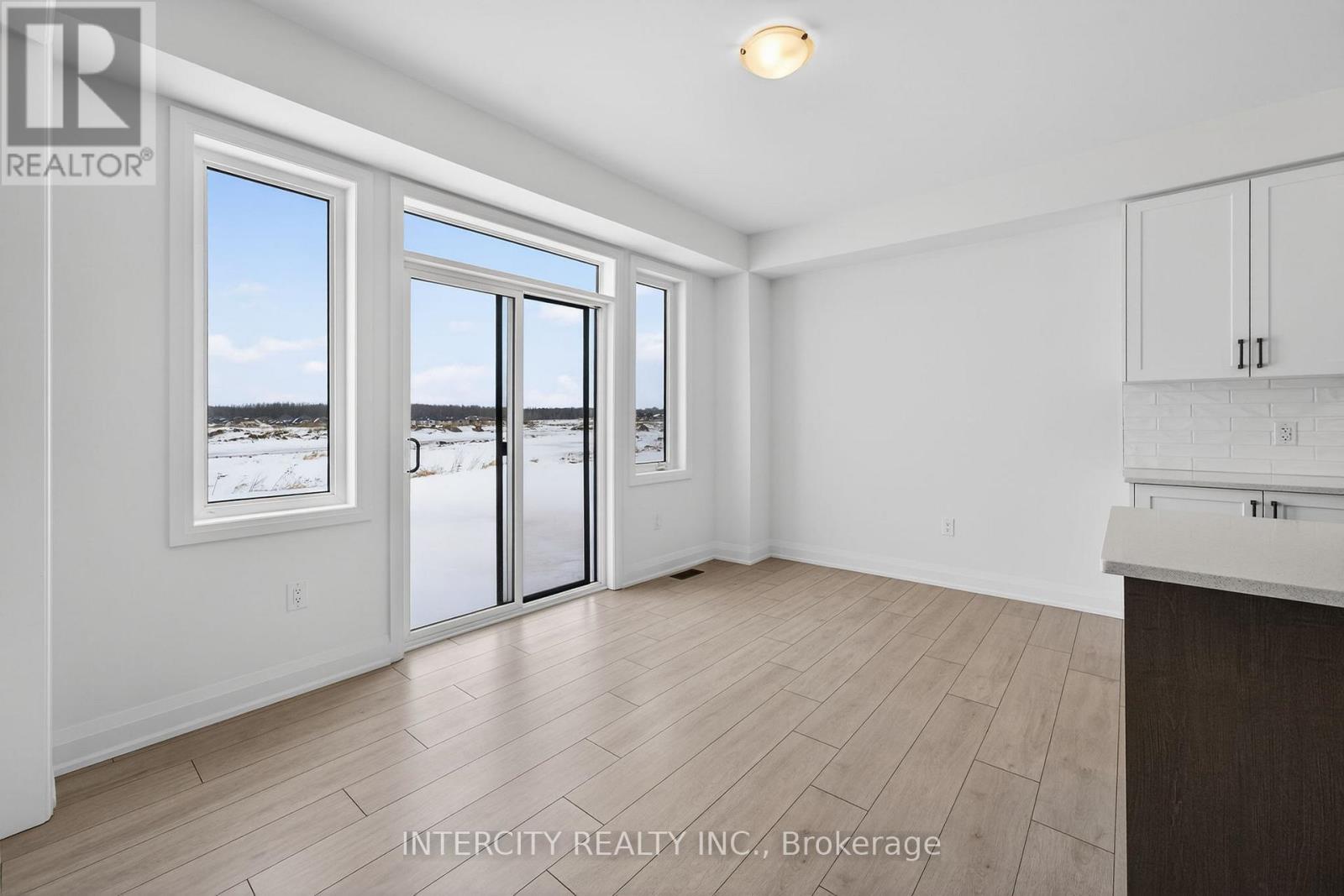 32 Legacy Circle, Wasaga Beach, Ontario L9Z 0M5 - Photo 19 - S12917002