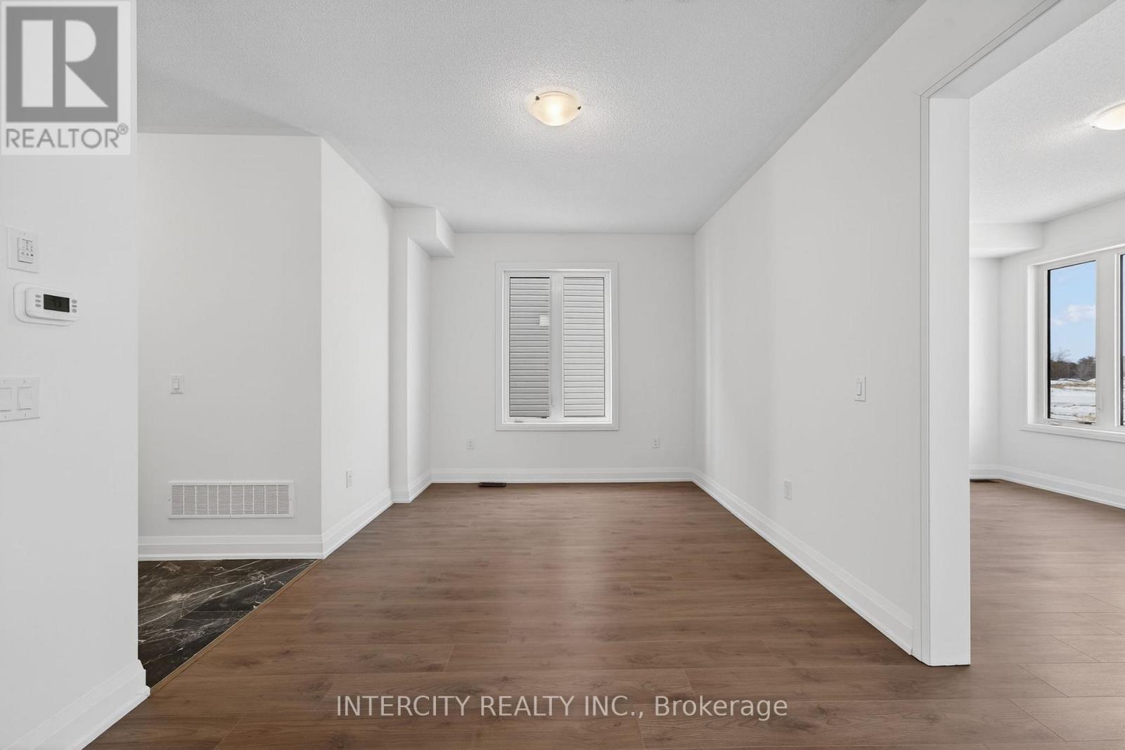 34 Legacy Circle, Wasaga Beach, Ontario  L9Z 0M5 - Photo 10 - S12917010