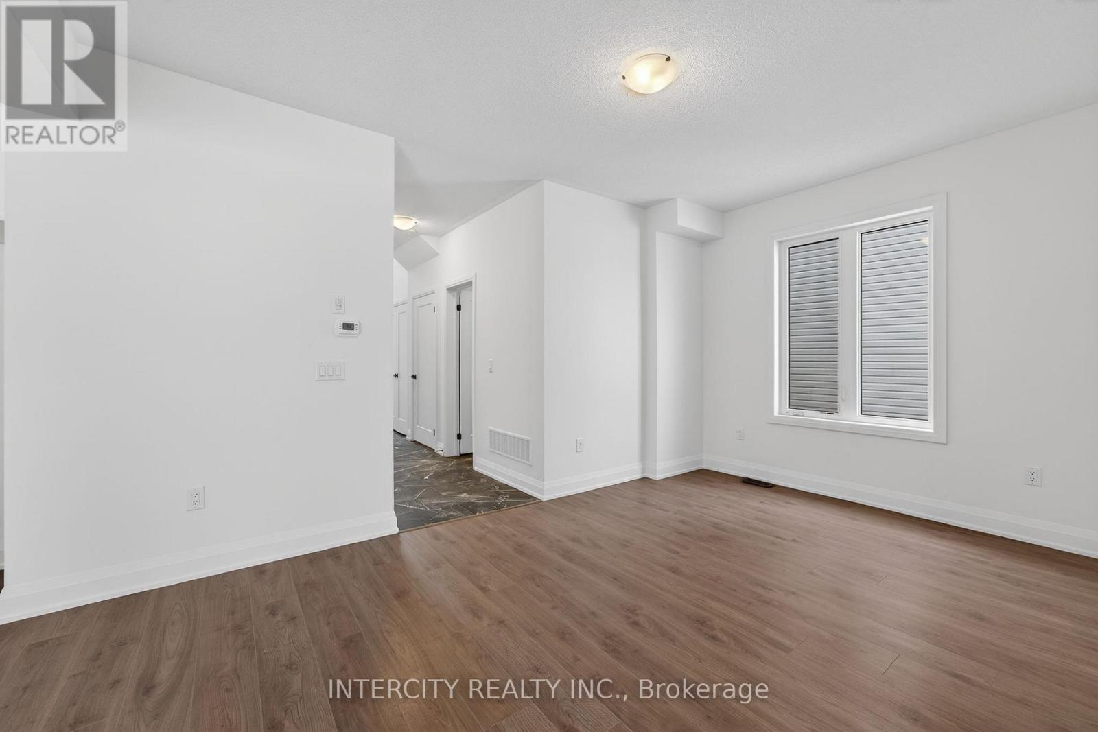 34 Legacy Circle, Wasaga Beach, Ontario  L9Z 0M5 - Photo 11 - S12917010