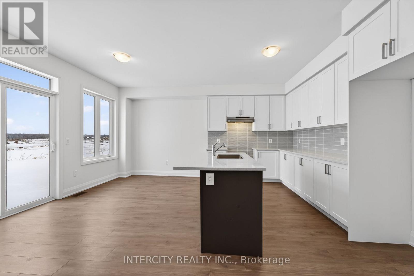 34 Legacy Circle, Wasaga Beach, Ontario  L9Z 0M5 - Photo 13 - S12917010