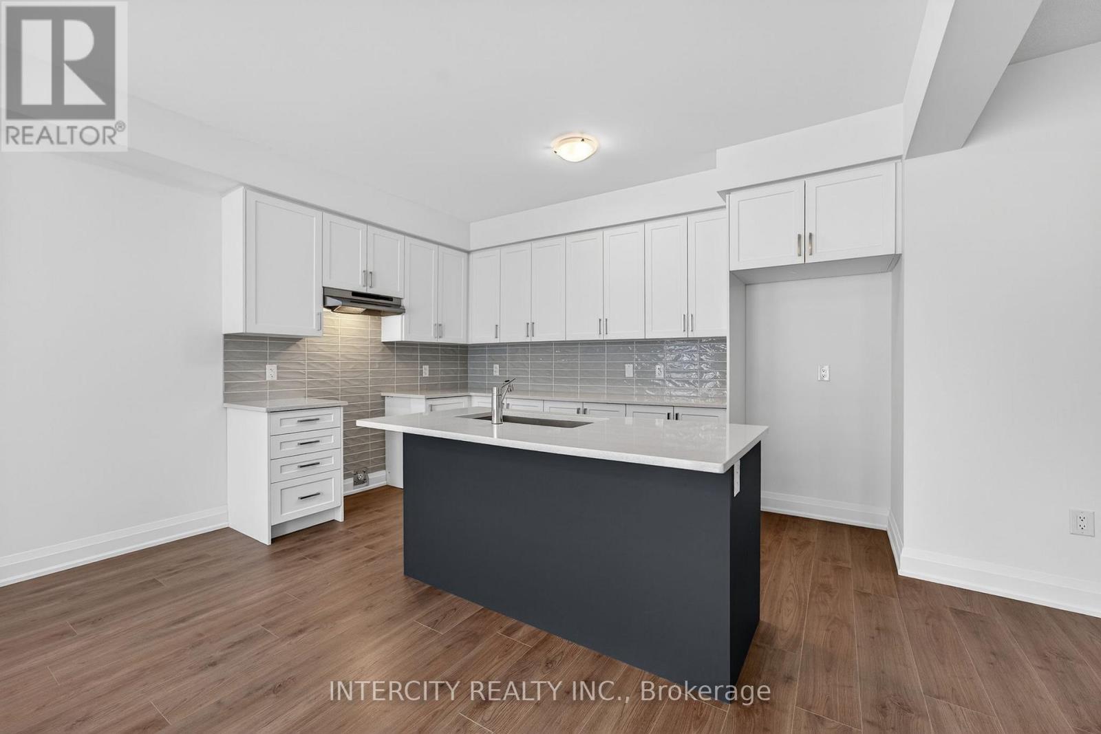 34 Legacy Circle, Wasaga Beach, Ontario  L9Z 0M5 - Photo 14 - S12917010