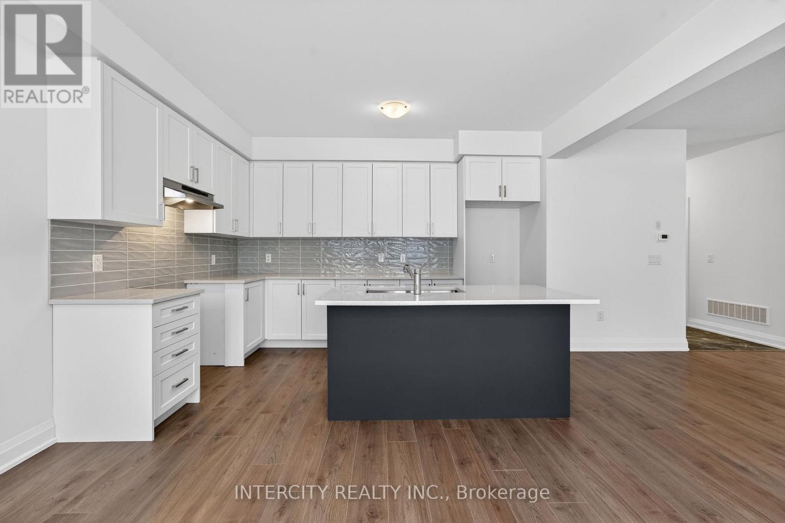 34 Legacy Circle, Wasaga Beach, Ontario  L9Z 0M5 - Photo 15 - S12917010