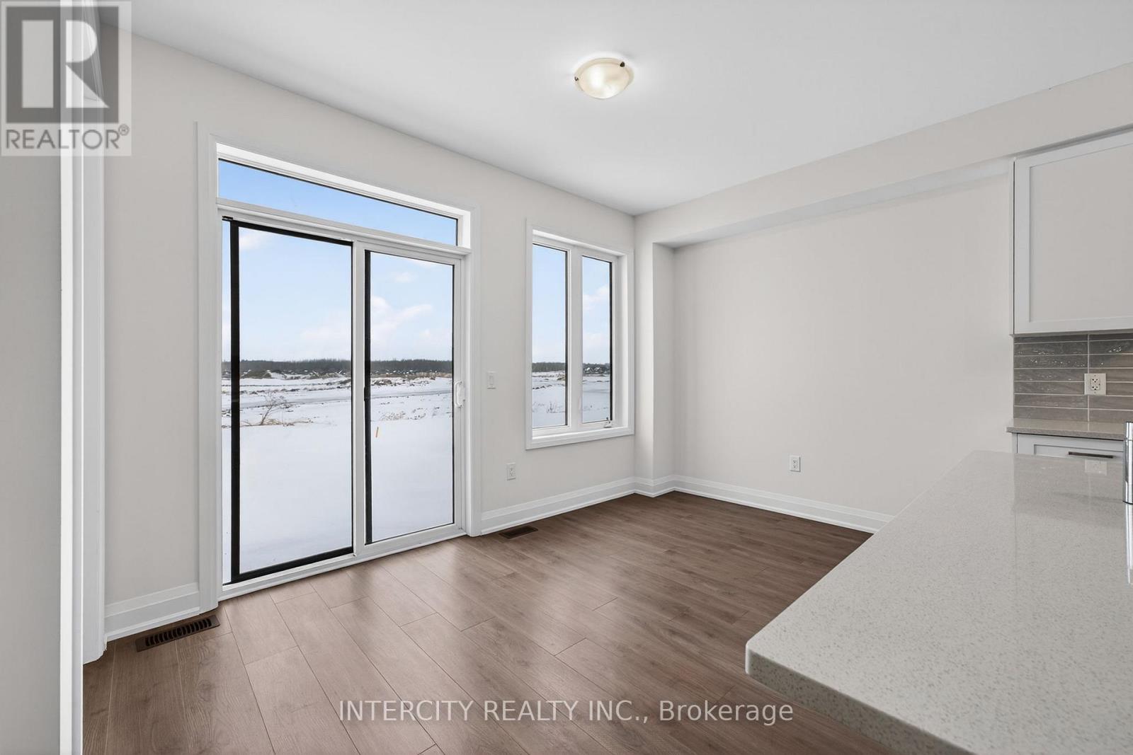 34 Legacy Circle, Wasaga Beach, Ontario  L9Z 0M5 - Photo 19 - S12917010