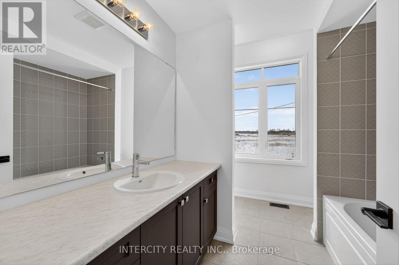 34 Legacy Circle, Wasaga Beach, Ontario  L9Z 0M5 - Photo 29 - S12917010