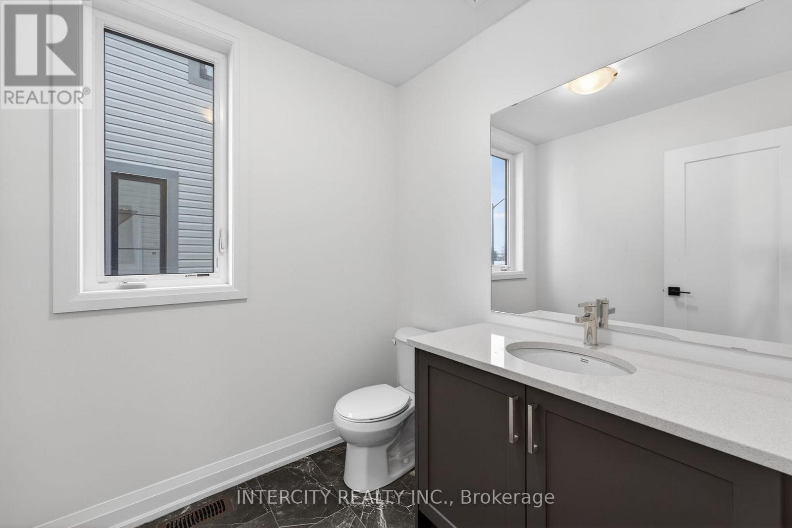 34 Legacy Circle, Wasaga Beach, Ontario  L9Z 0M5 - Photo 5 - S12917010