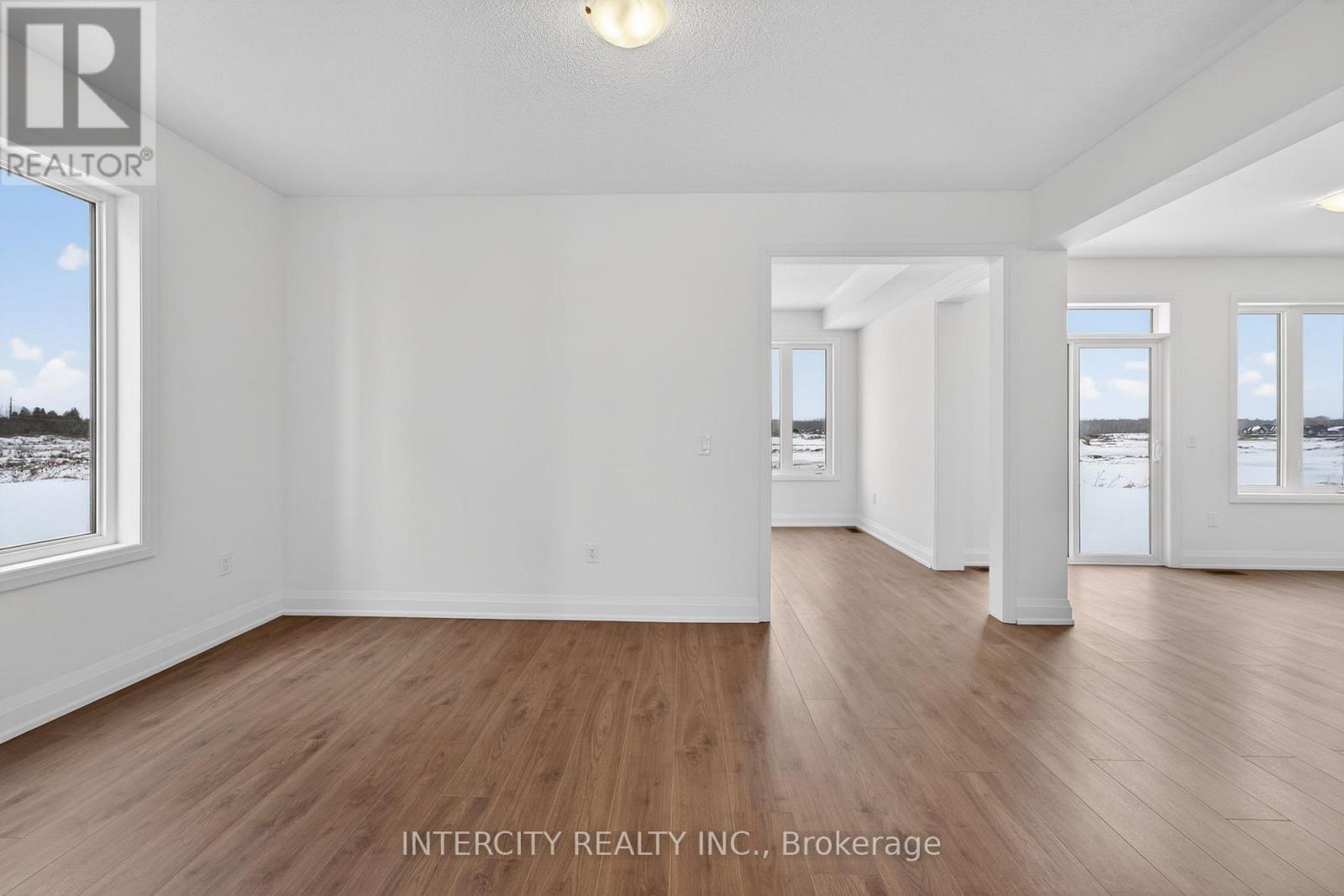 34 Legacy Circle, Wasaga Beach, Ontario  L9Z 0M5 - Photo 7 - S12917010