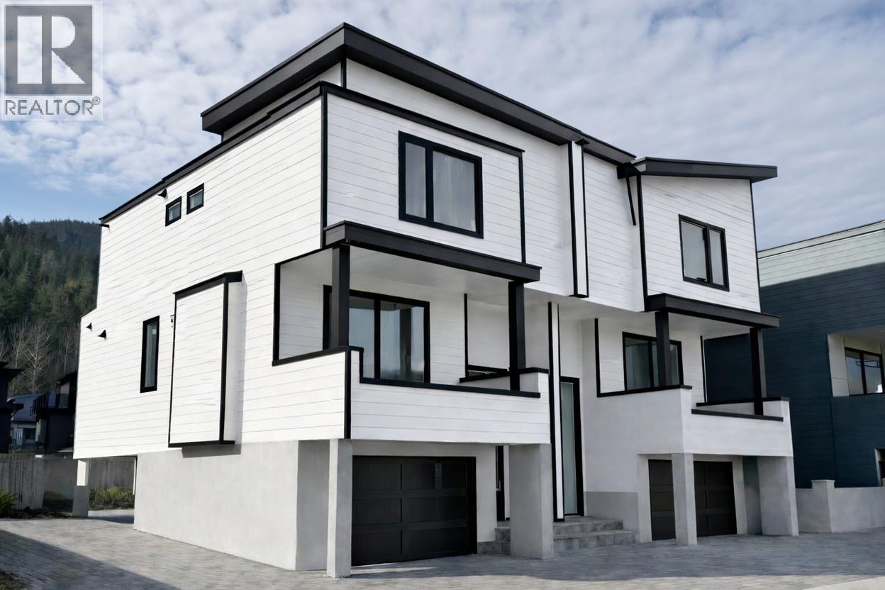 1006 PHARE CRESCENT CRESCENT, Pemberton, British Columbia