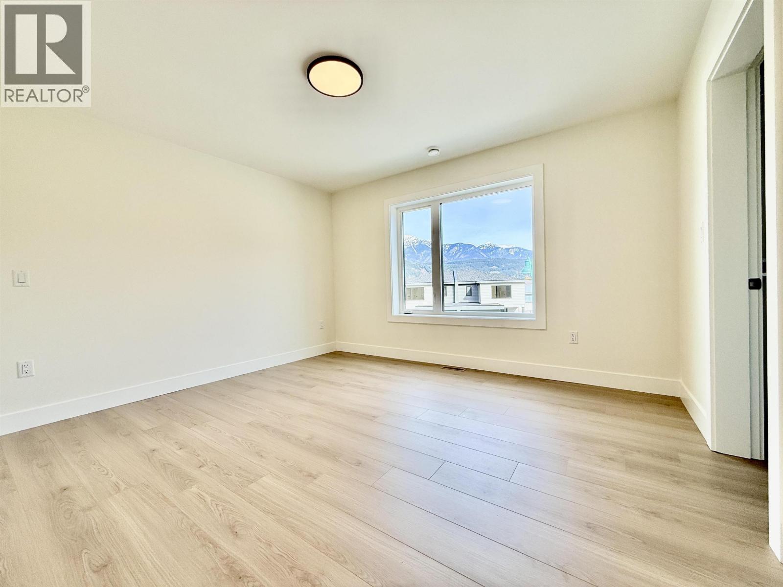 1006 Phare Crescent Crescent, Pemberton, British Columbia  V0N 2L0 - Photo 11 - R3101697