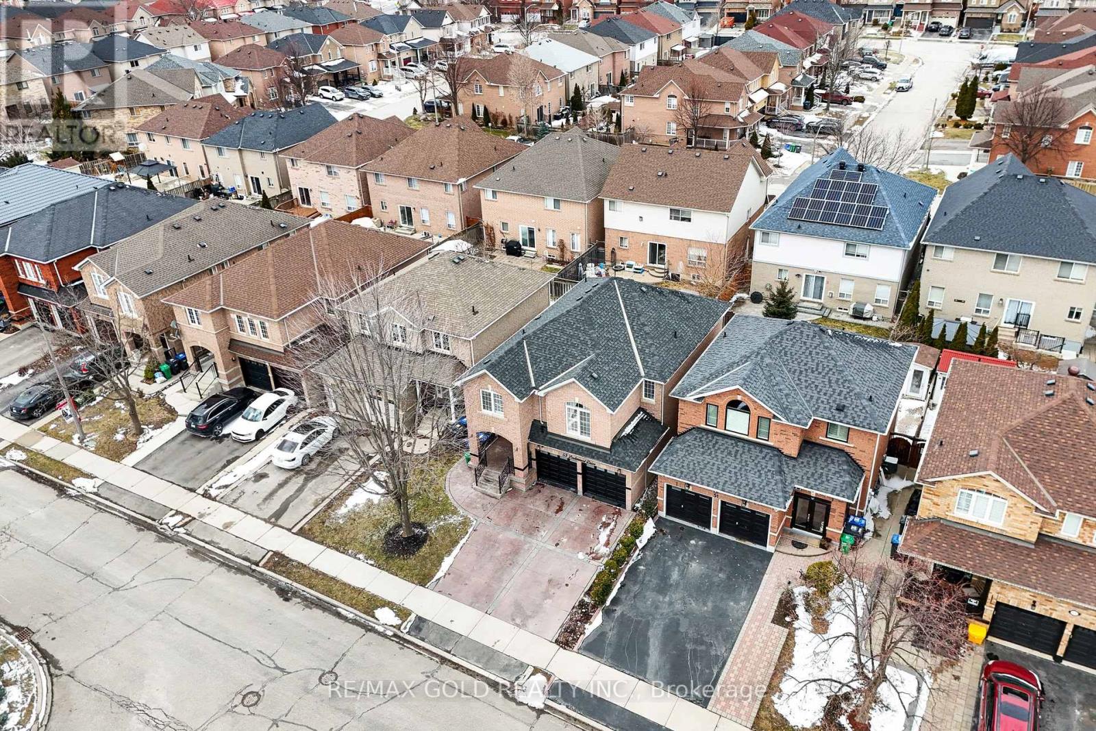 53 Linderwood Drive, Brampton, Ontario  L7A 1S4 - Photo 3 - W12917006