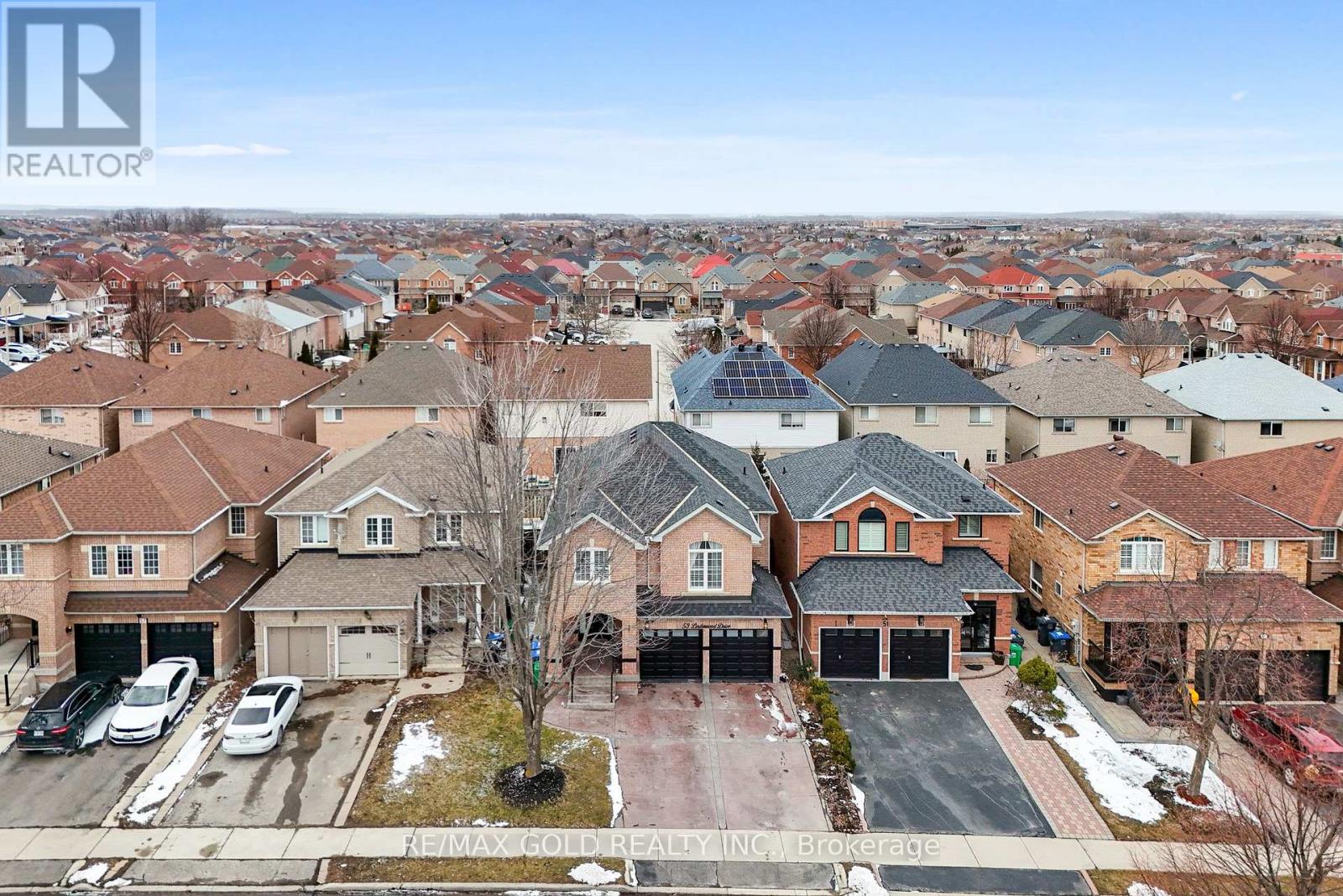 53 Linderwood Drive, Brampton, Ontario  L7A 1S4 - Photo 4 - W12917006