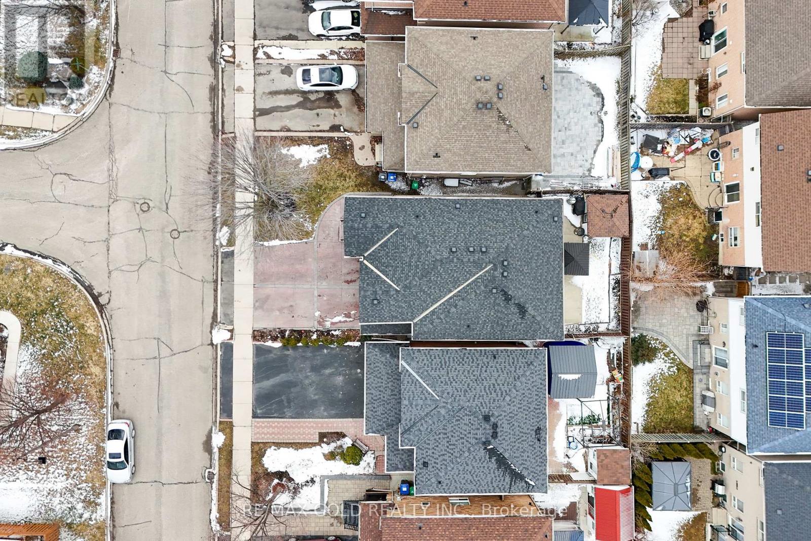 53 Linderwood Drive, Brampton, Ontario  L7A 1S4 - Photo 5 - W12917006