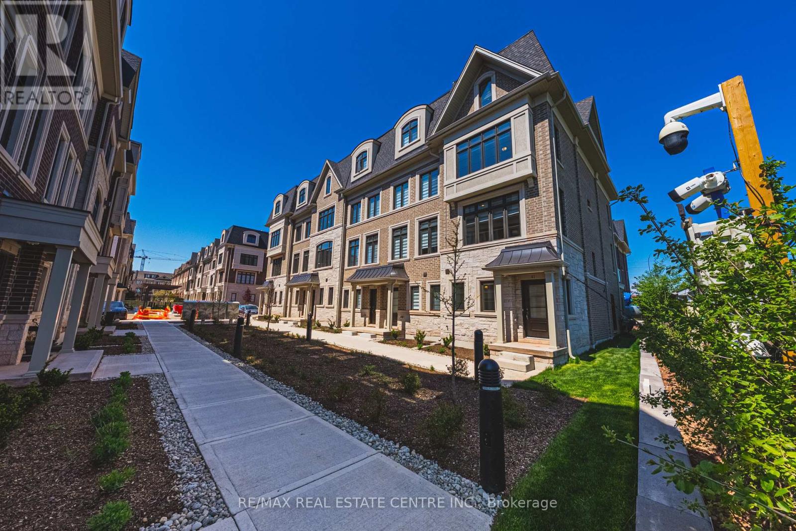 41 - 260 Melody Cmn, Oakville, Ontario  L6H 7H2 - Photo 3 - W12917016