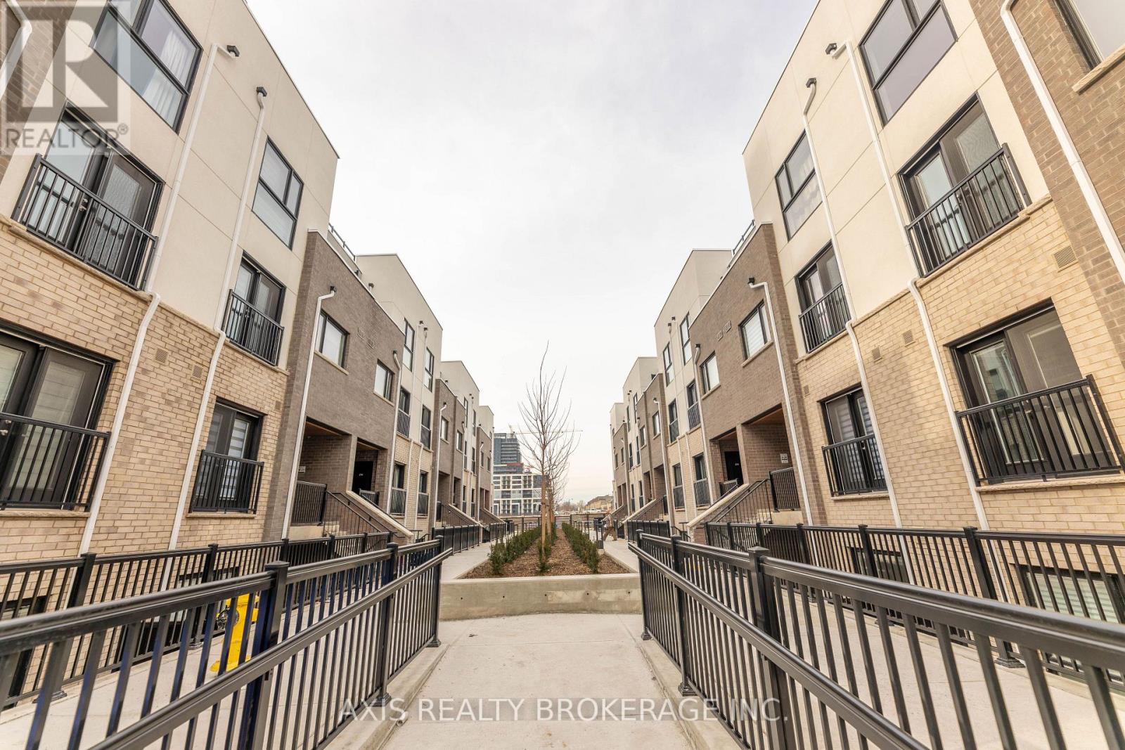 324 - 349 WHEAT BOOM DRIVE, Oakville, Ontario