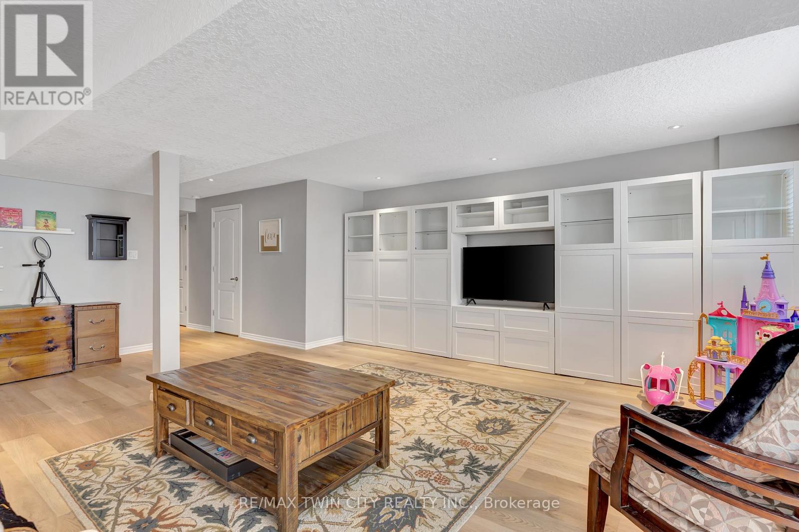 50 Greenwater Street, Kitchener, Ontario  N2R 0H2 - Photo 32 - X12917034