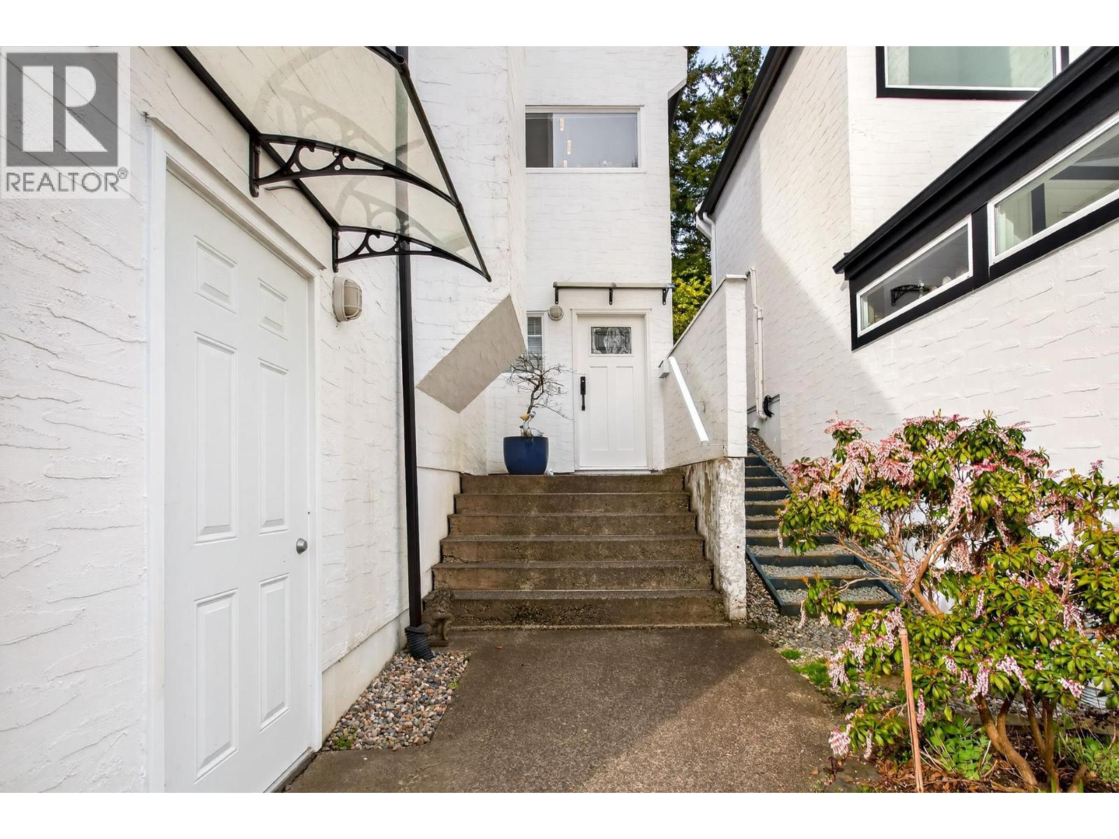 481 San Remo Drive, Port Moody, British Columbia  V3H 3S6 - Photo 4 - R3102919