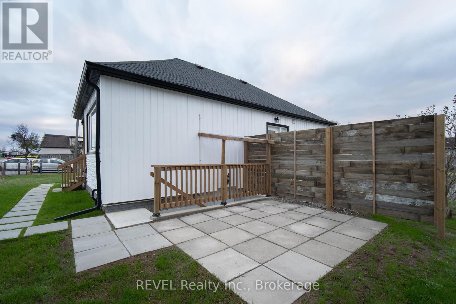 2 - 718 Ontario Road, Welland, Ontario  L3B 5C9 - Photo 14 - X12917048