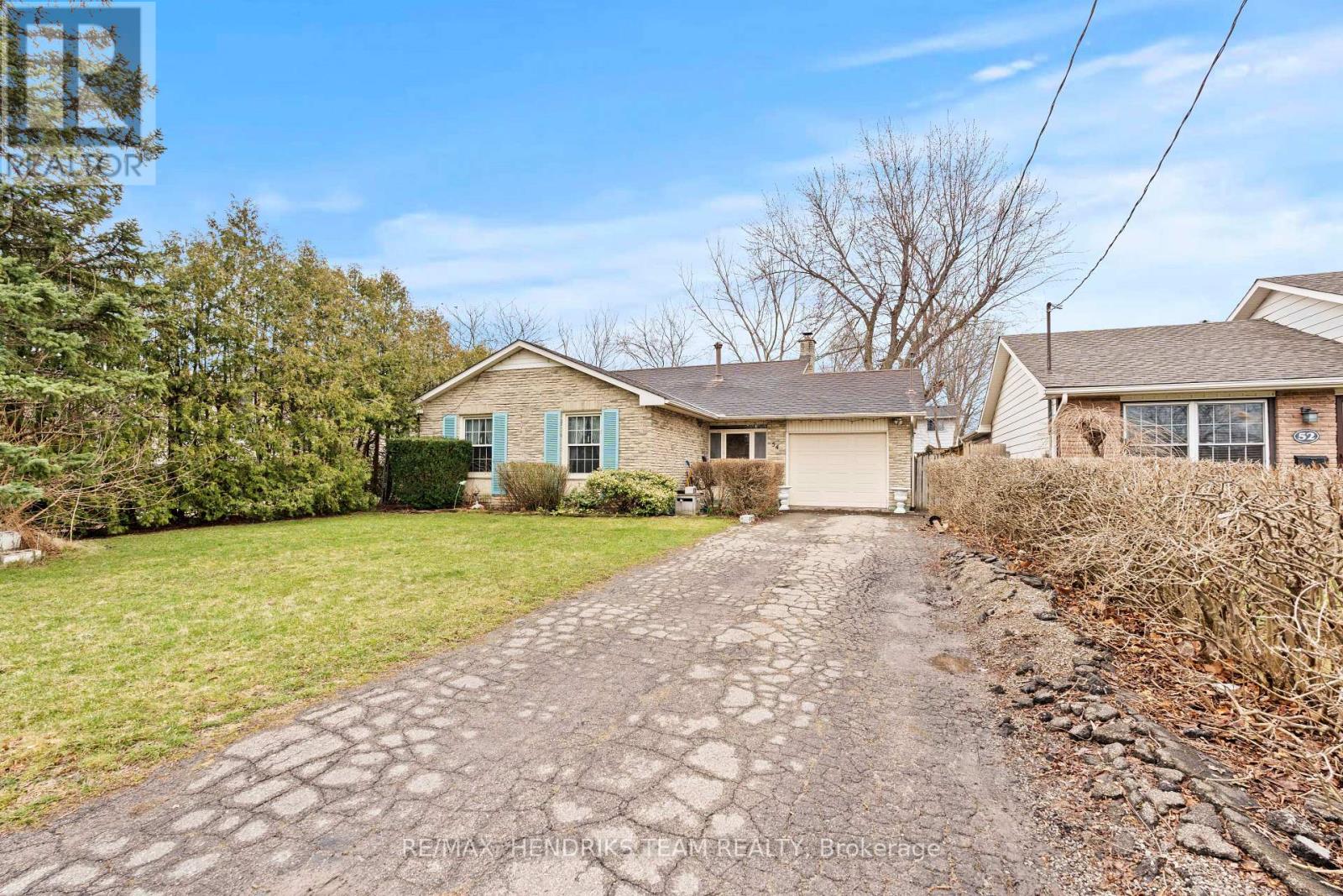 54 Grove Avenue, St. Catharines, Ontario  L2P 1E1 - Photo 2 - X12917074