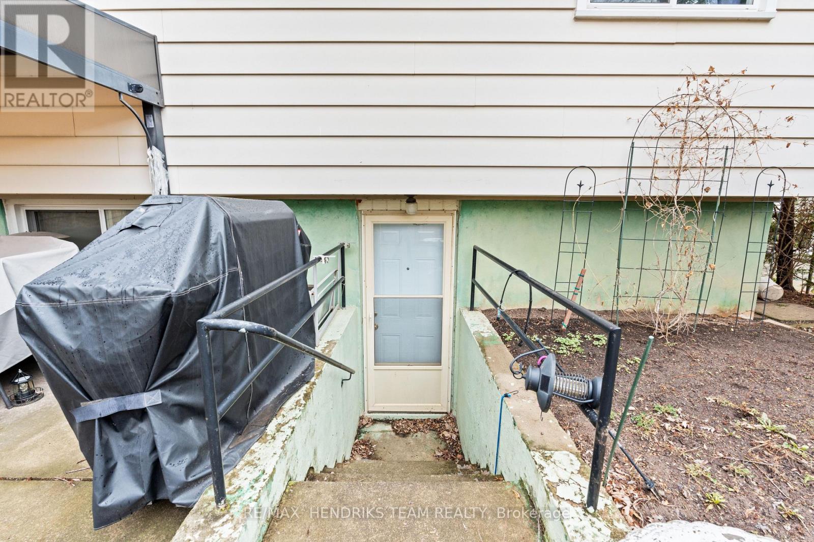 54 Grove Avenue, St. Catharines, Ontario  L2P 1E1 - Photo 26 - X12917074