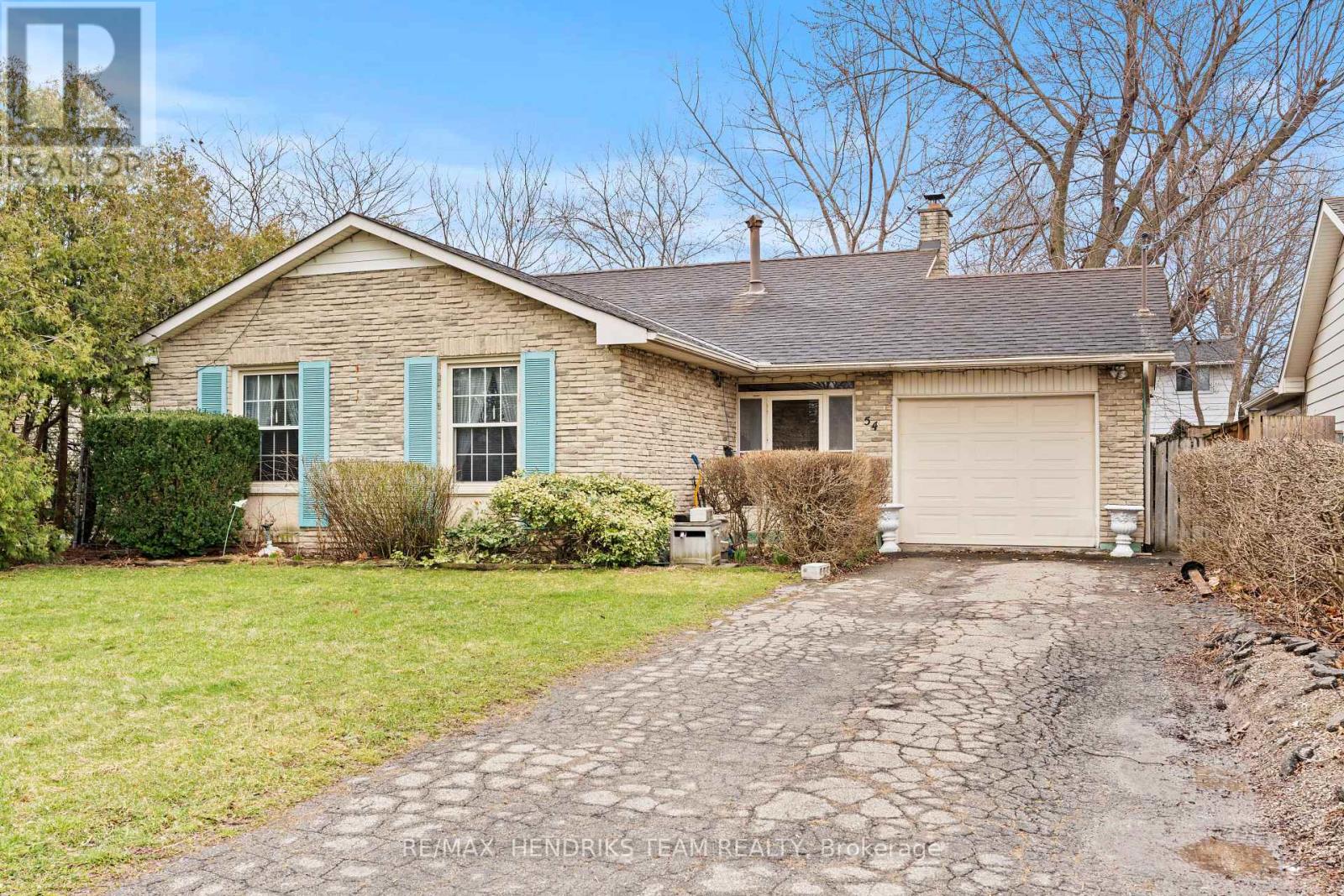 54 Grove Avenue, St. Catharines, Ontario  L2P 1E1 - Photo 3 - X12917074